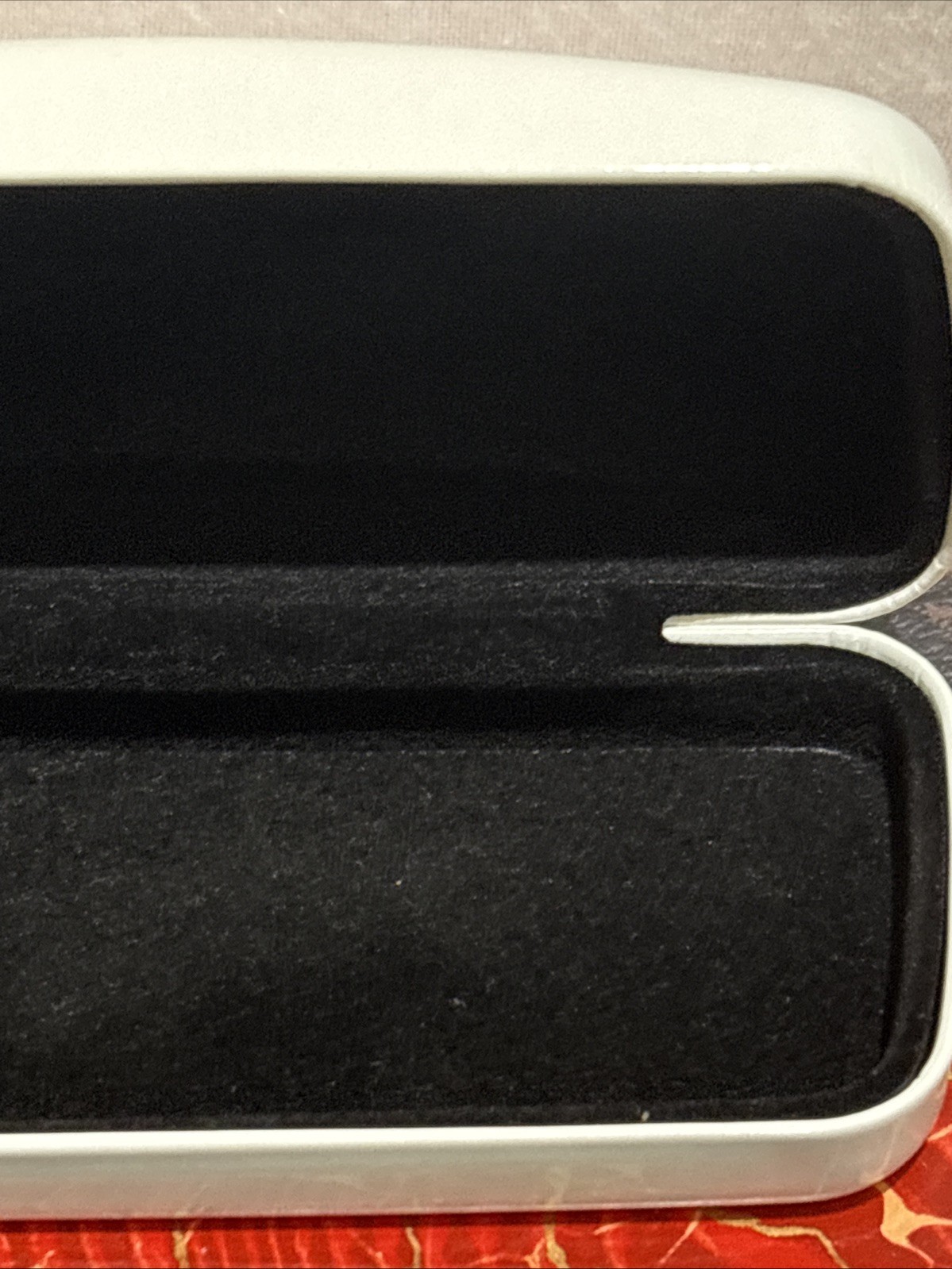 Nine West White Hard Clamshell Eyeglasses Case Black Felt Lining 6”