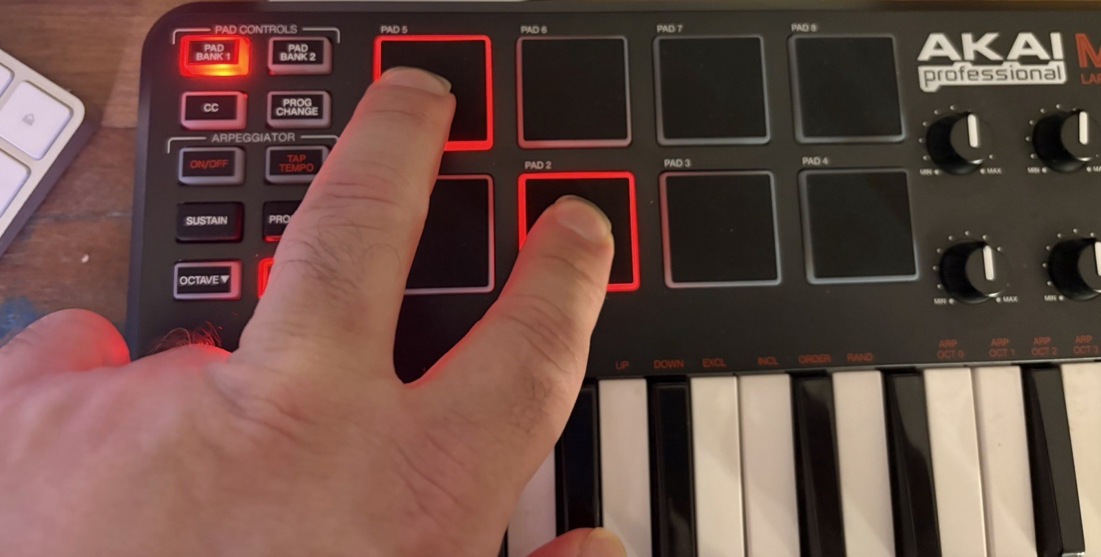 Akai MPK Mini MK1 USB MIDI Keyboard Controller Fully Tested All Keys Pads Work