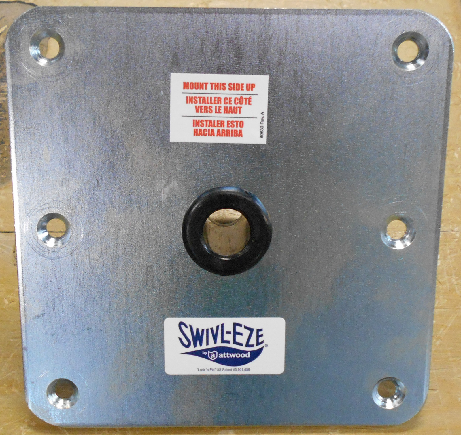 Attwood Swivl-Eze 7x7 galvanized steel base 3/4" pin 67729 SWIVEL- EZE
