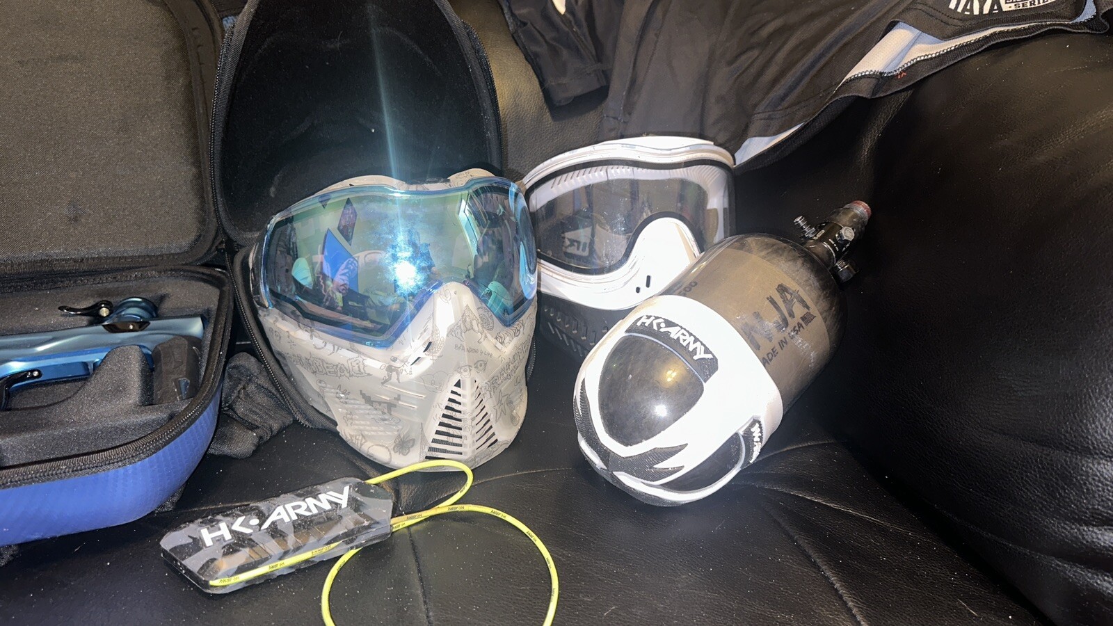 SHOCKER AMP AND TOURNAMENT PAINTBALL GEAR