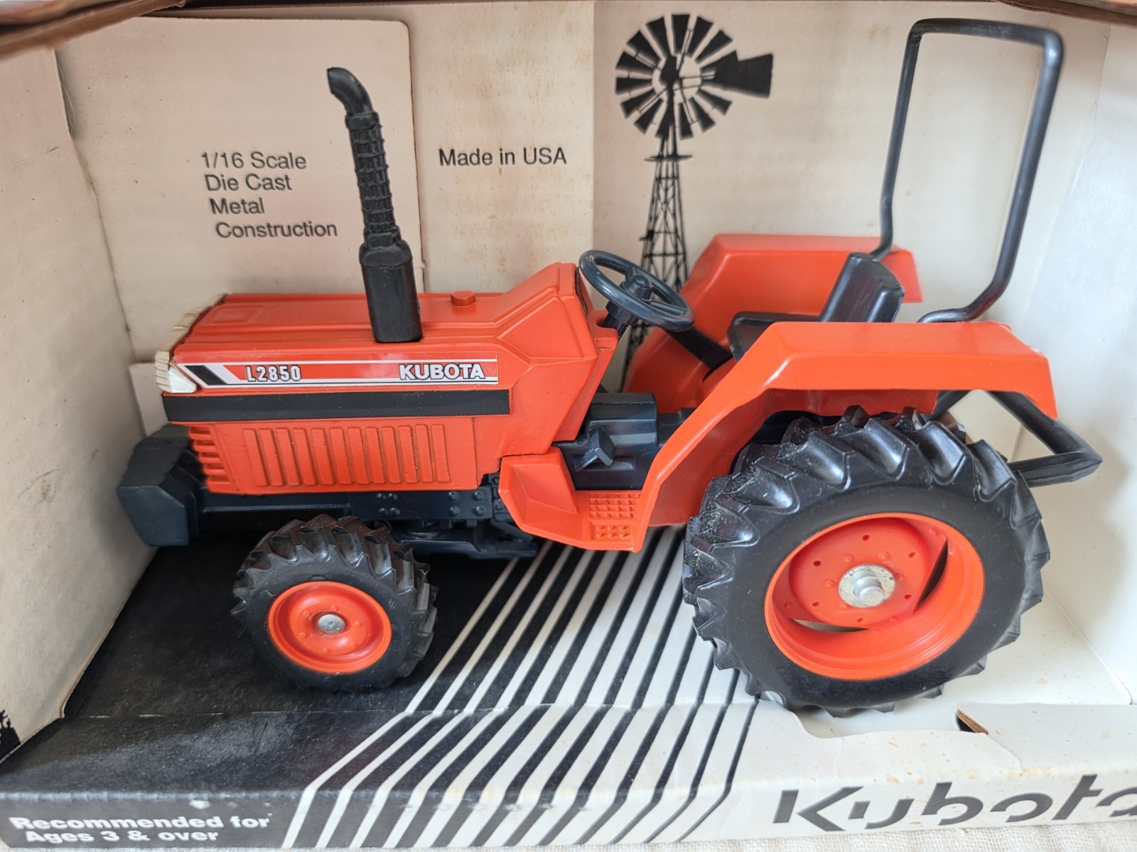 Vintage 1/16 Scale Models Kubota L2850 Toy Tractor-Made in USA with Original Box