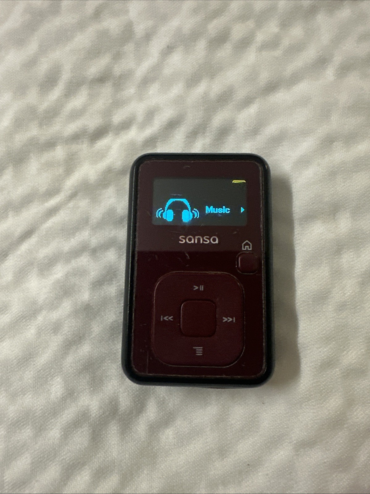 Sandisk Red Sansa Clip+ Clip Plus 4GB MP3 Player BUNDLE - Tested w/ USB Cable