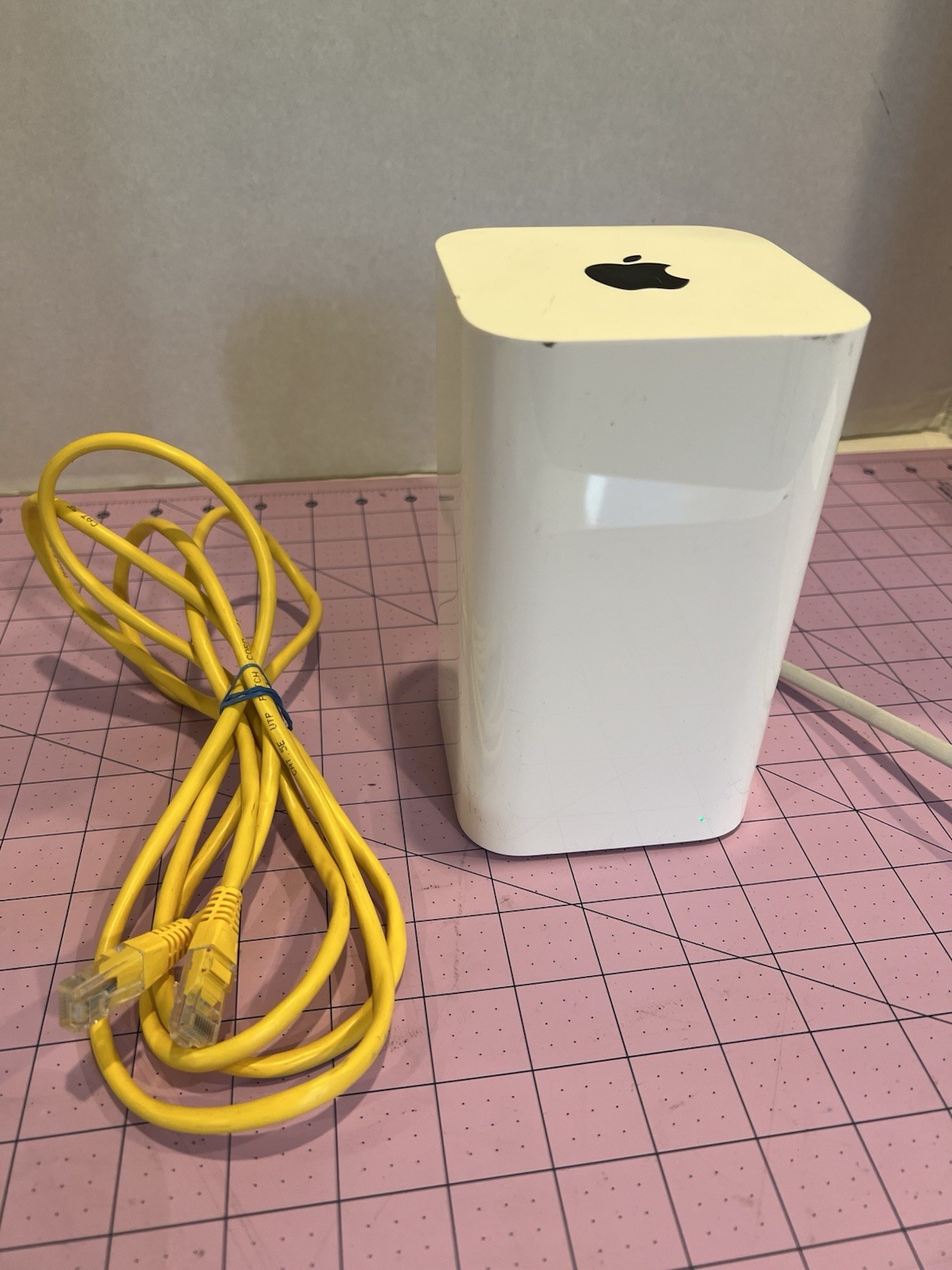  Apple A1521 AirPort Extreme 6th Generation + Ethernet And Power Cord - Tested