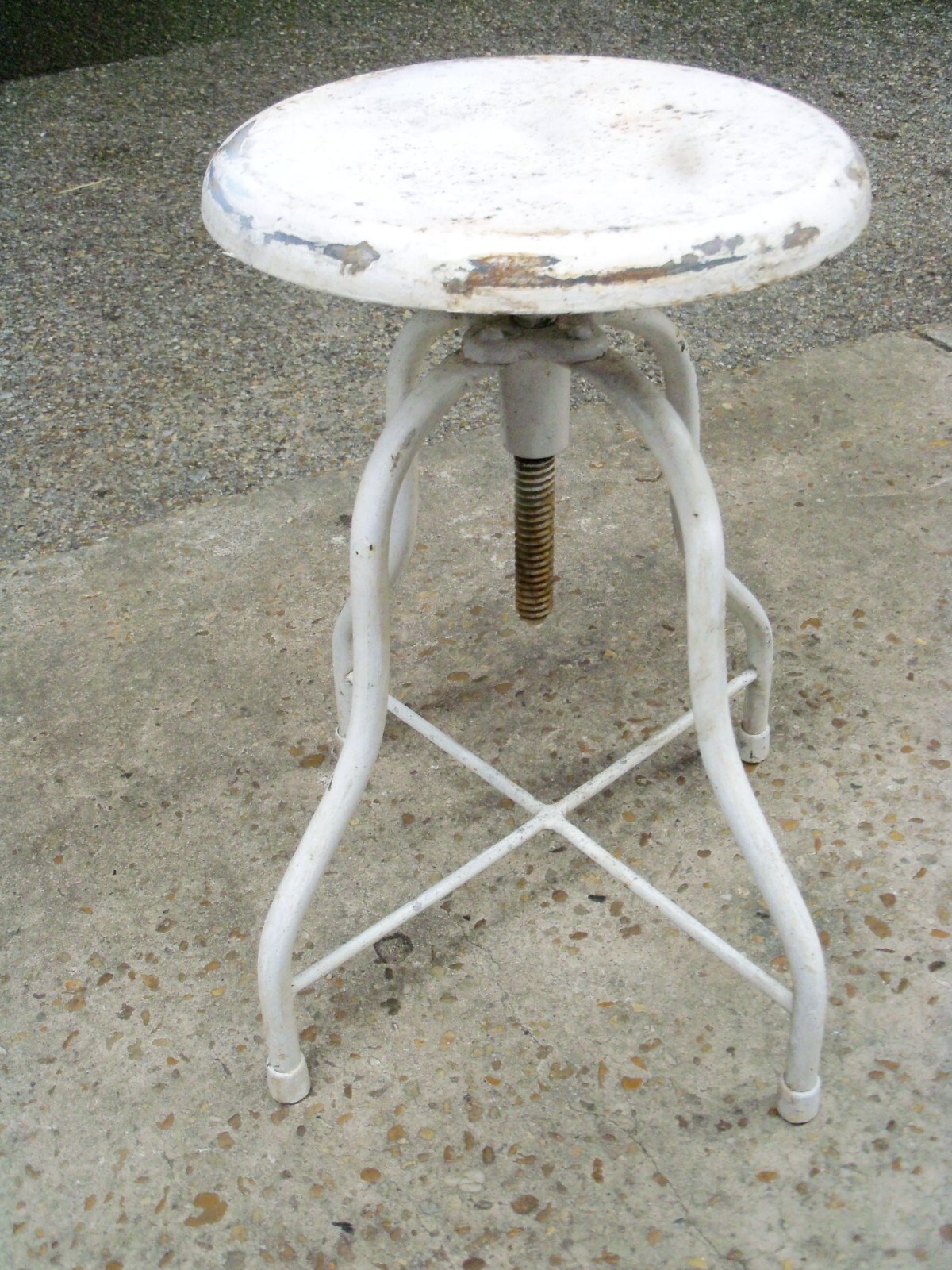 ANTIQUE METAL DOCTOR'S ADJUSTABLE STOOL (POSSIBLY 1930'S)