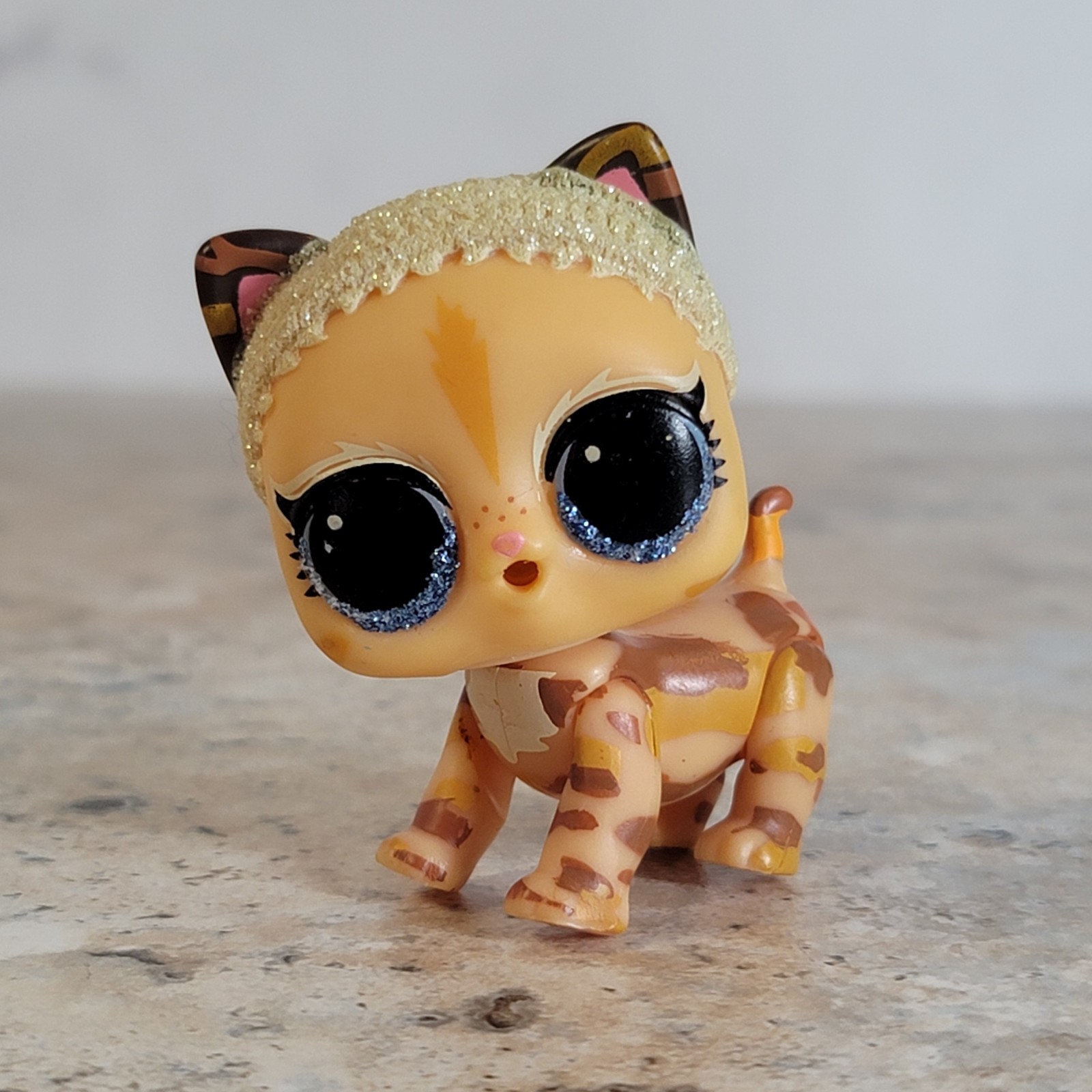 LOL SURPRISE SECRET AGENT KITTY GLITTER DOLL FIGURINE