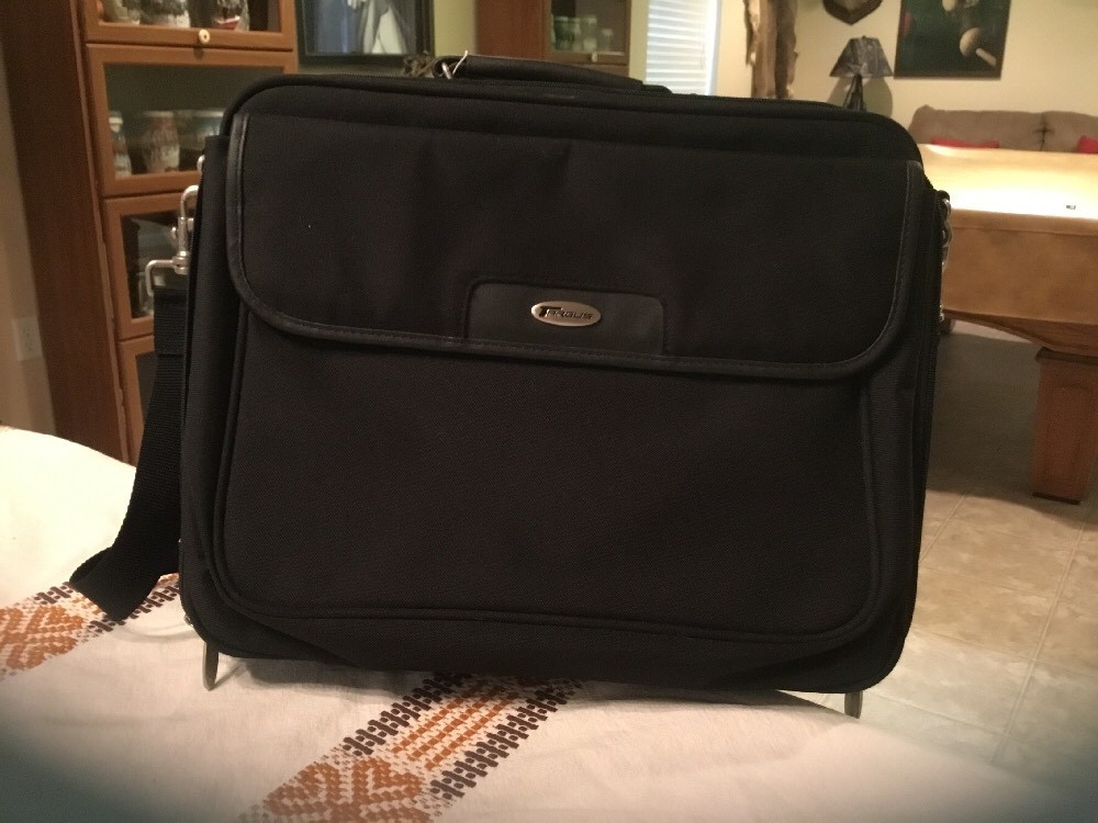 Laptop Bag Expandable Adjustable Straps Targus Black 15”