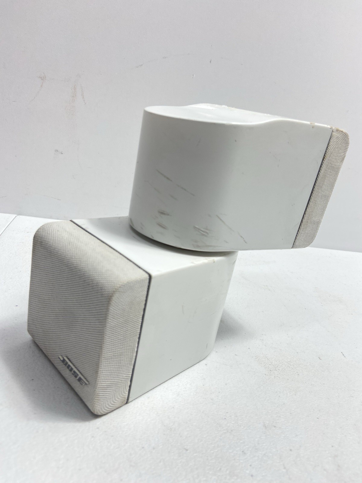 Bose Single Cube Surround Speakers Lifestyle Acoustimass White