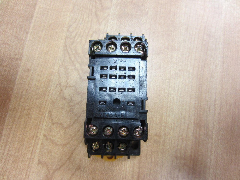 Omron PYF14A-E Relay Socket PYF14AE