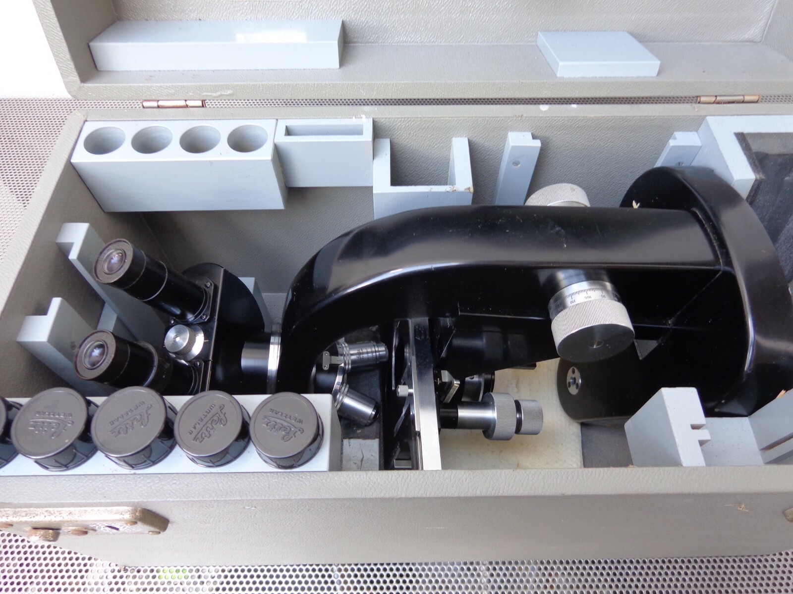 leitz wetzlar microscope 510229 with case 4x