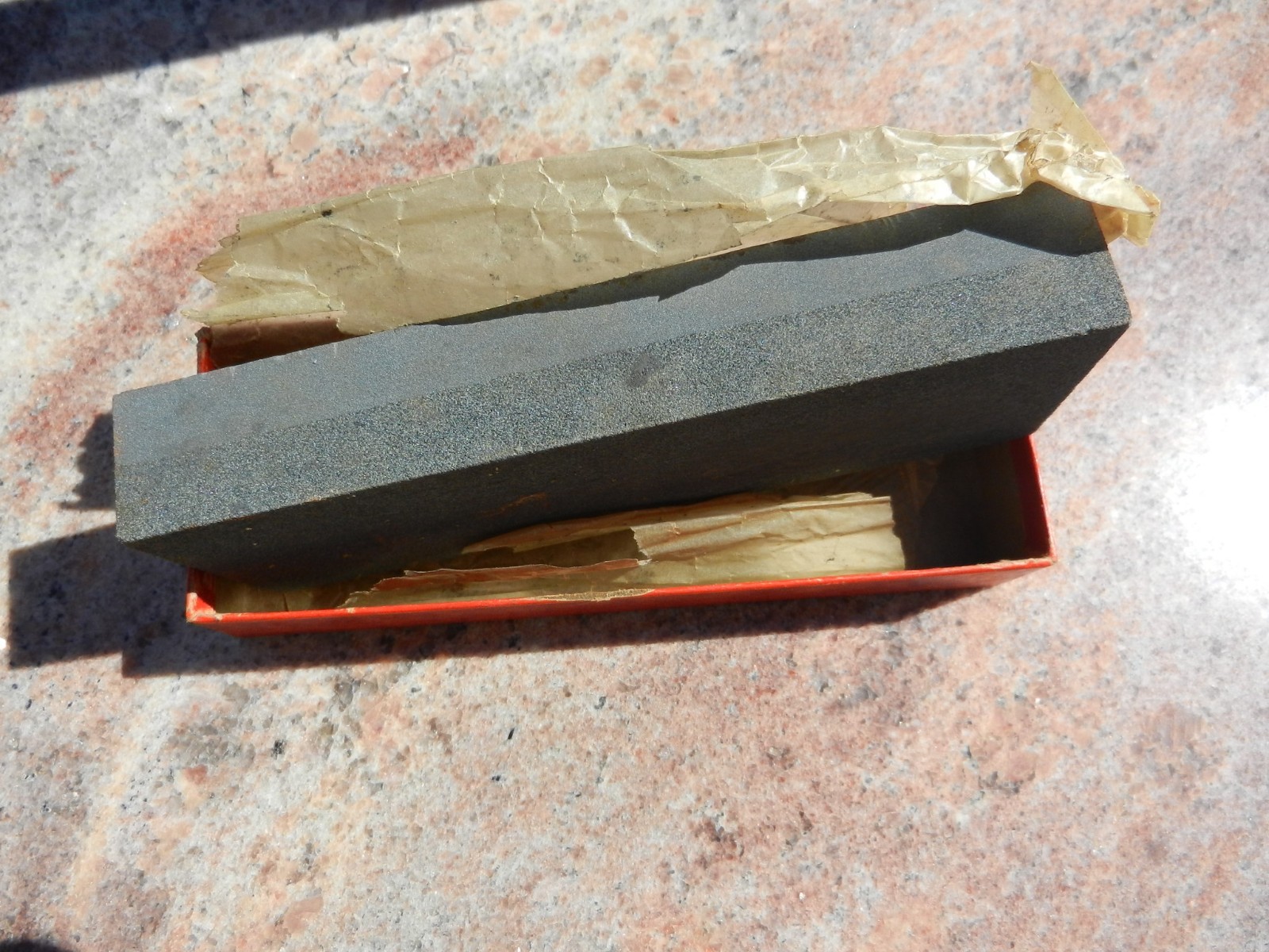 NEW Vintage CARBORUNDUM No. 109 COMBO Sharpening Stone In Original Box 6x2x1"