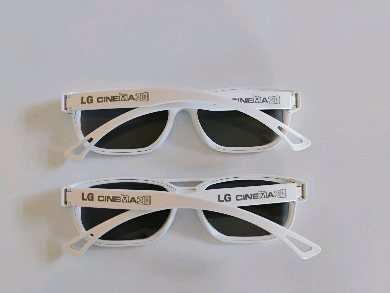 LG 3D Glasses AG-F200 One Bundle of Two White color glasses. Gently Used