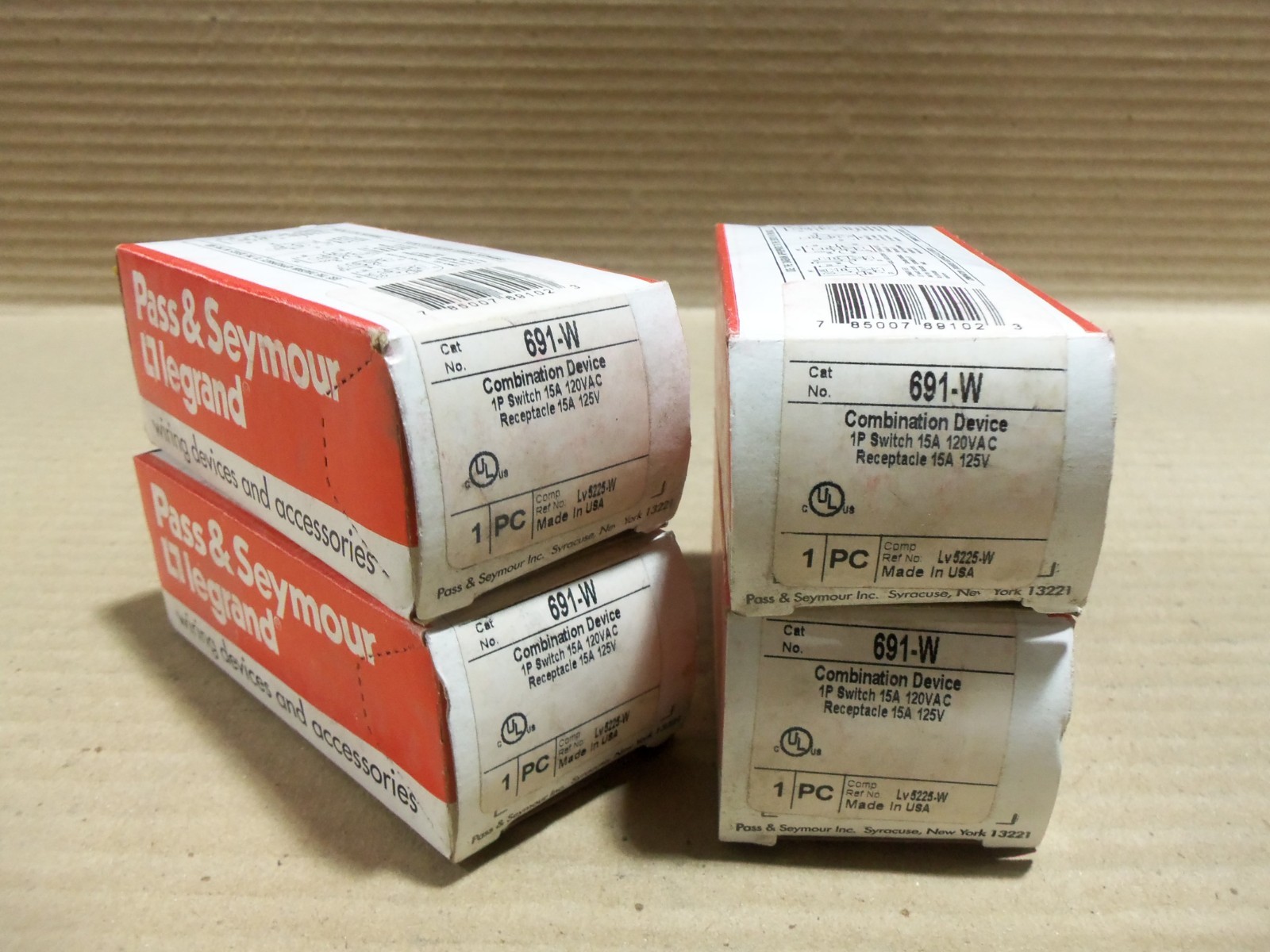 NEW LOT OF 4 LEGRAND 691-W COMBINATION DEVICE 1P SWITCH 15A 120VAC