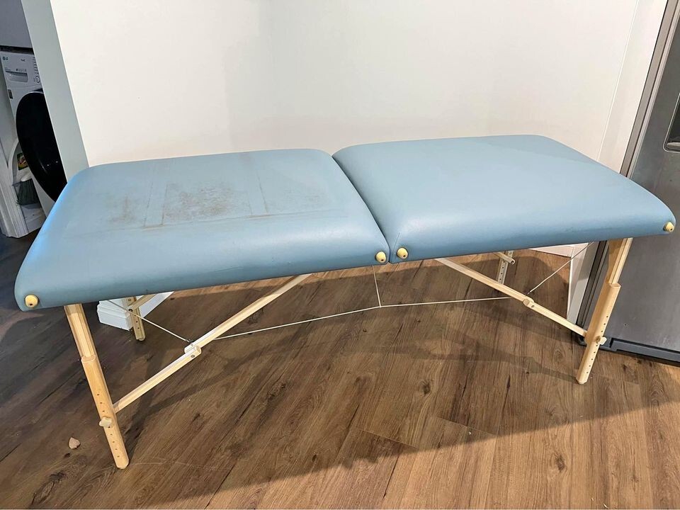 Earthlite Spirit massage table. Local Pick up Los Angeles