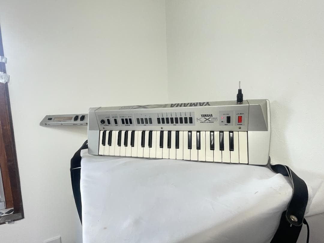 YAMAHA KX5 Keytar Remote Keyboard Synthesizer Silver w/ Strap Preowned Japan
