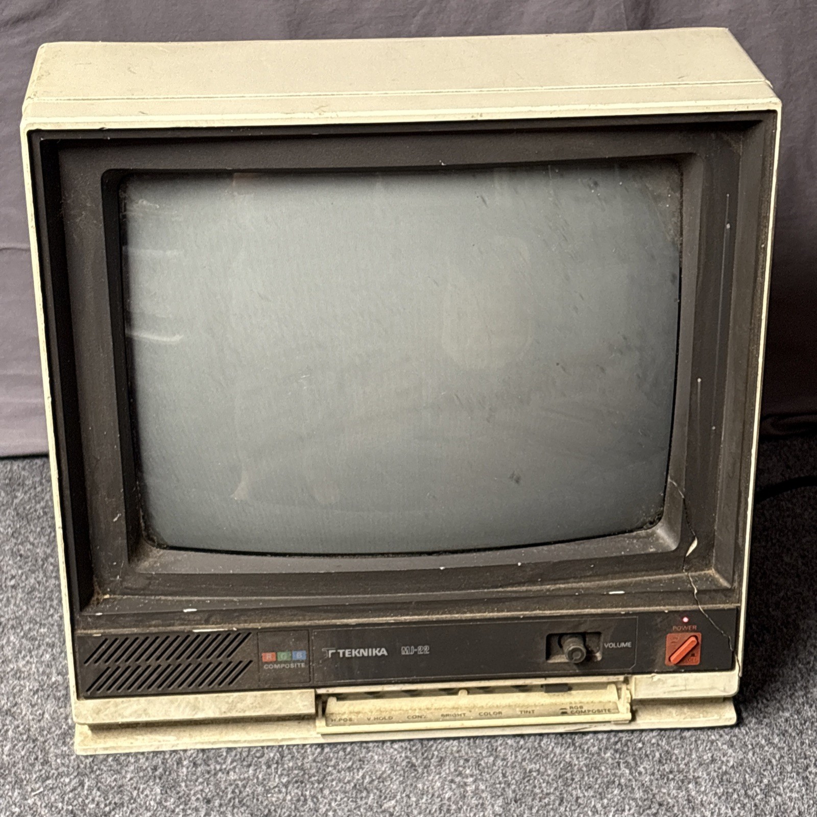 Vintage Teknika Model MJ-22 1984 CRT Monitor Powers On For Parts Or Repair