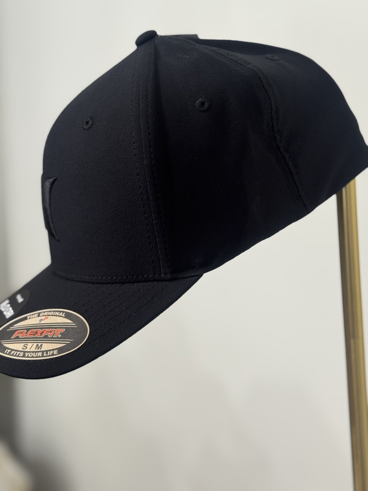 NWT Hurley Black On Black Curved Brim Flexfit Hat - Dri Fit - SZ S/M