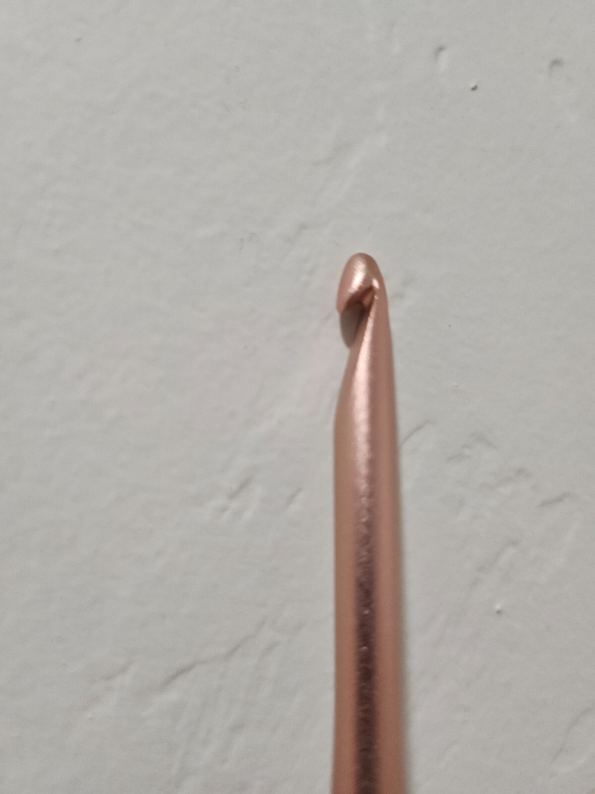 FURLS - Blush Matte Streamline Metal Crochet Hook 5.5mm (I) Rose Gold - New