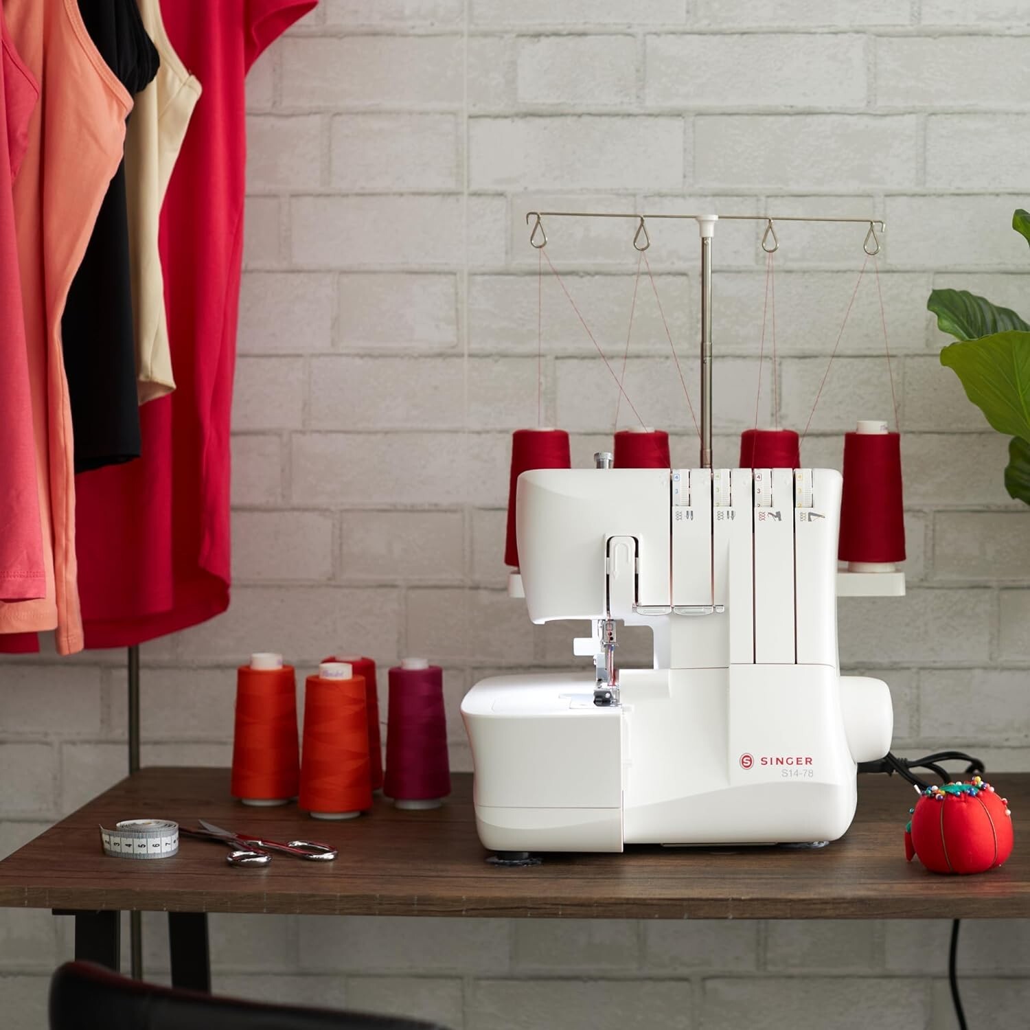 SINGER S14-78 Differential Feed Serger Overlock Machine with Accessory Kit