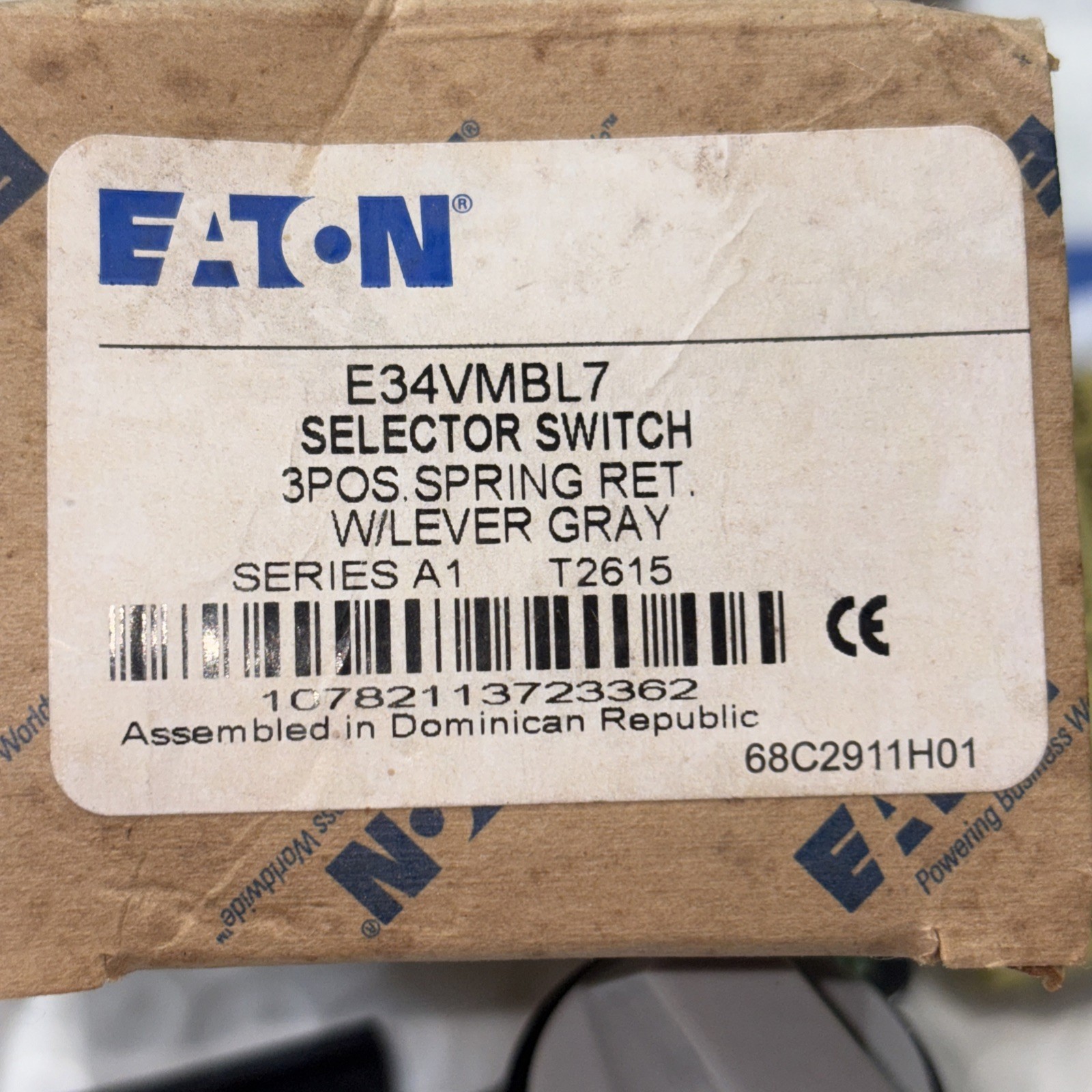 EATON, E34VMBL7, Selector Switch, 3 POS, Spring Return, With Gray Lever, New