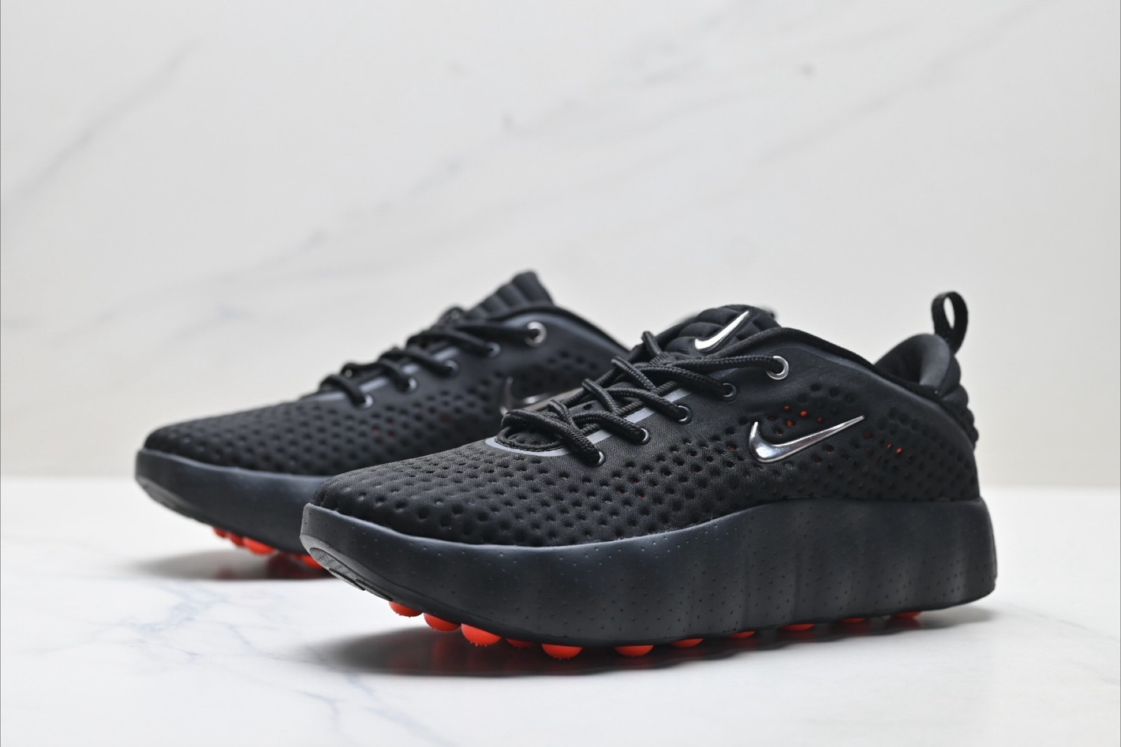 Mind 002 Black Hyper Crimson HQ4308-001