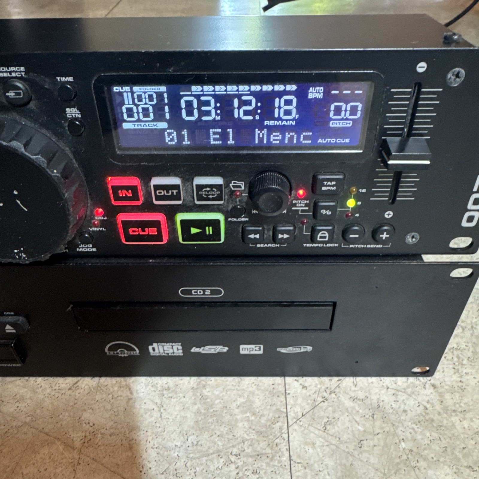 American Audio UCD-200 MKII DJ Controller CD Player WITH CABLE turns on *read*