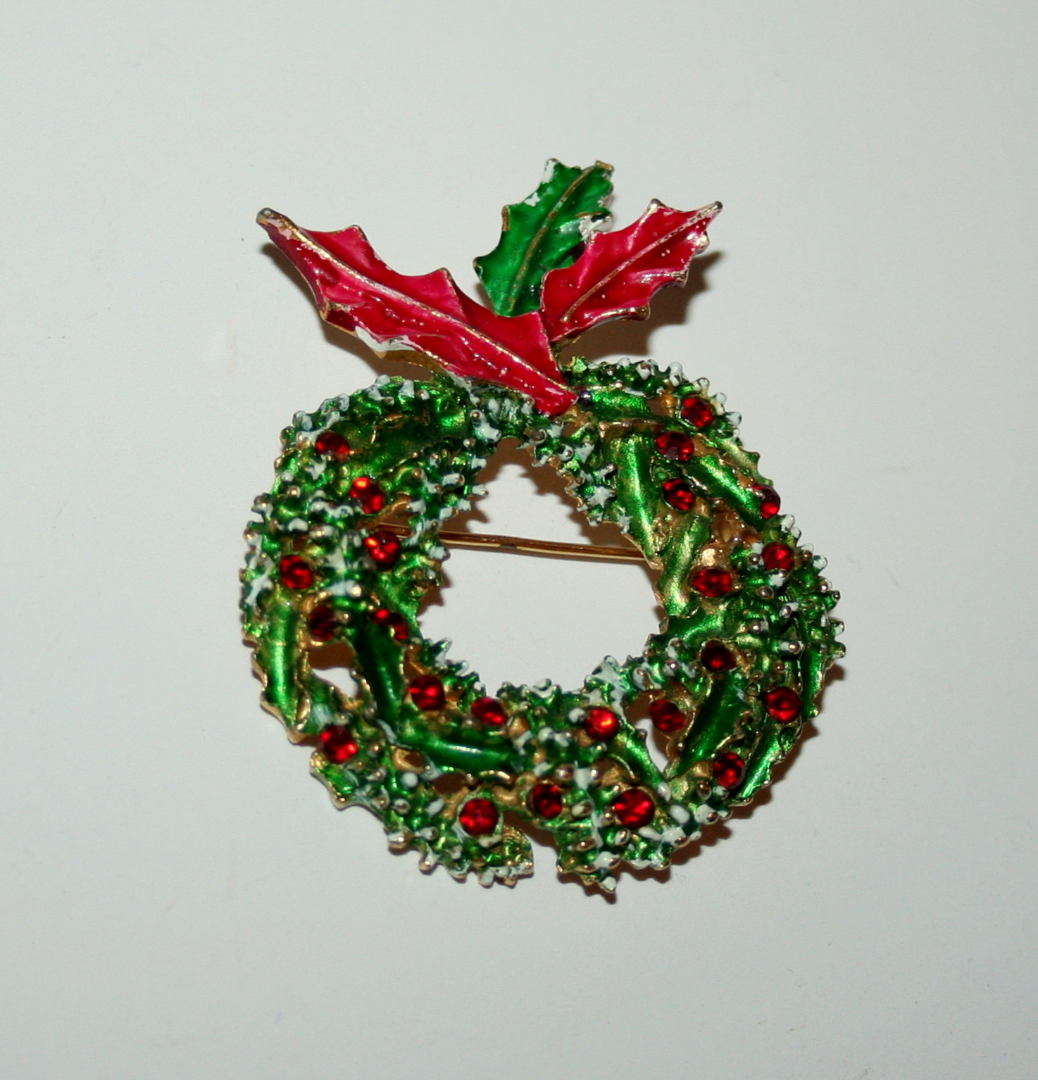 Vintage Estate Holiday Christmas Red Crystal Wreath Brooch Jewelry Pin