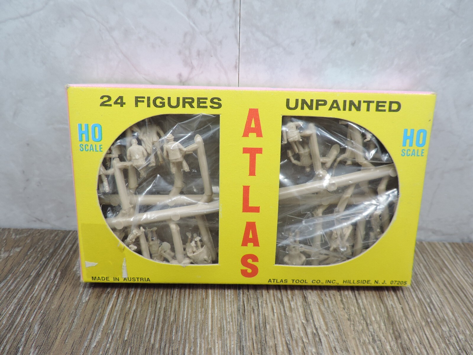 Atlas HO 24 Figures Unpainted #792