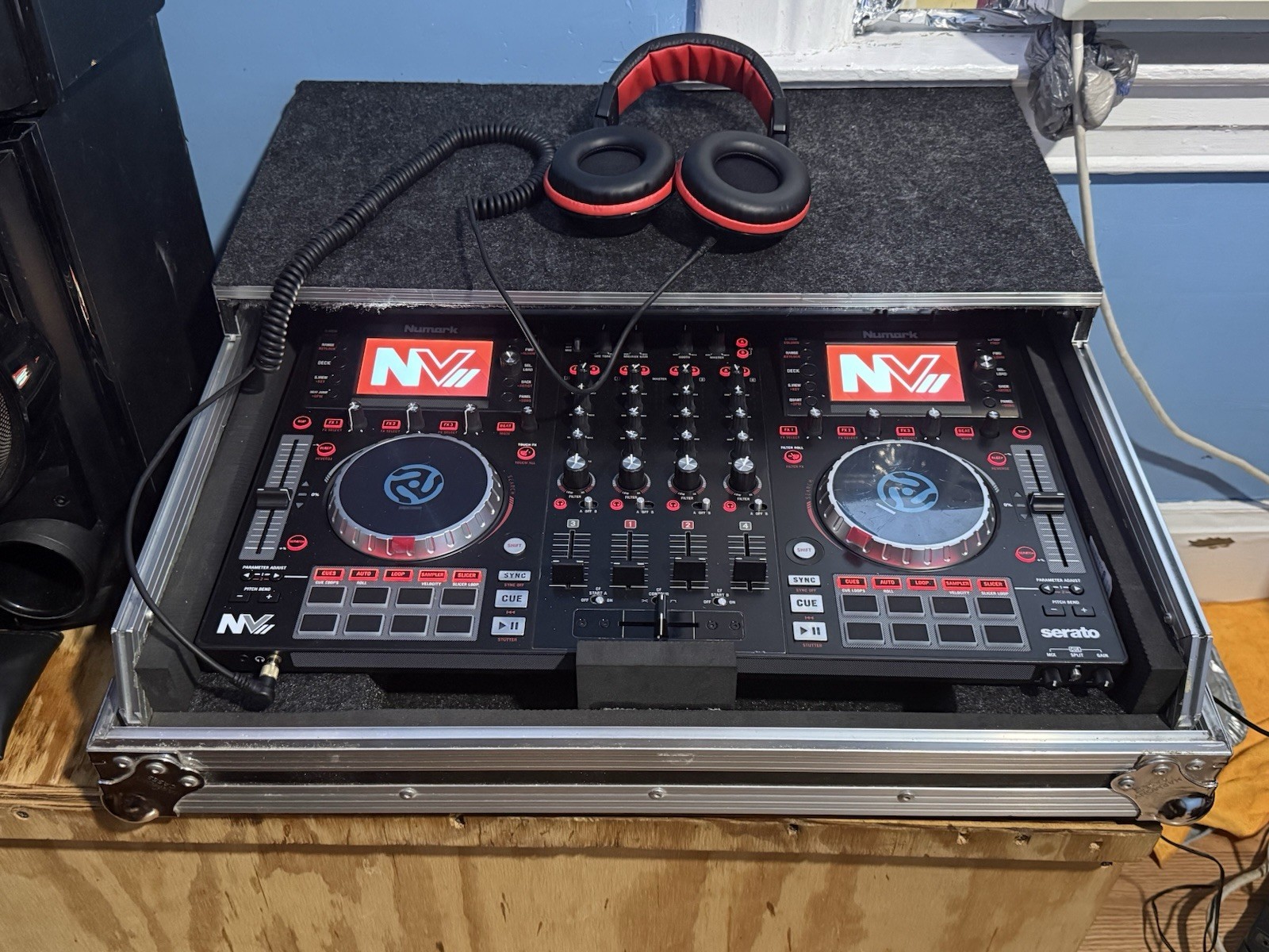 Numark NVII 2-Deck 4-Channel DJ Controller Built-In Mixer 16 Pads w/ Case
