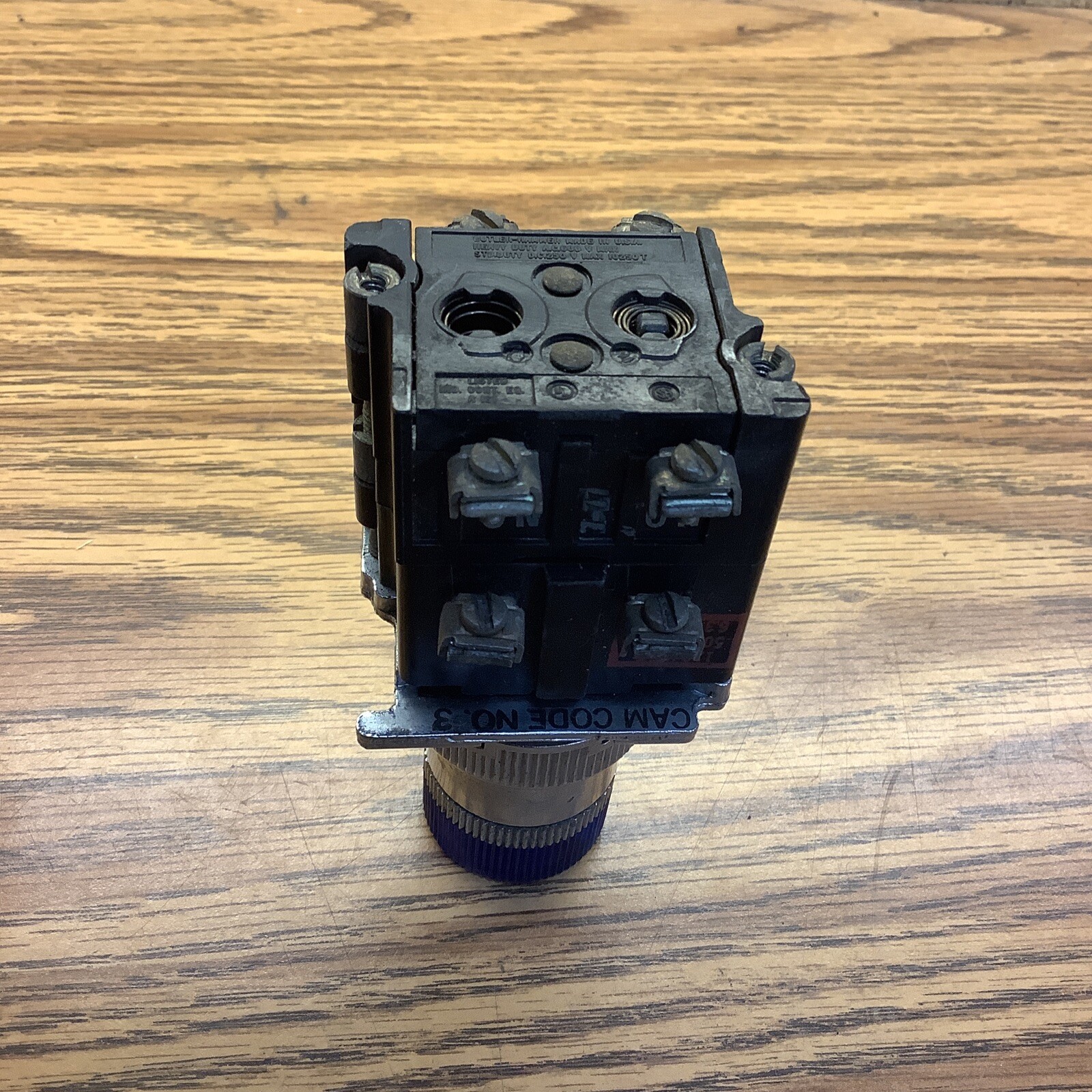 Cutler Hammer 10250T Blue Arrow 3 Pos Selector Switch Knob