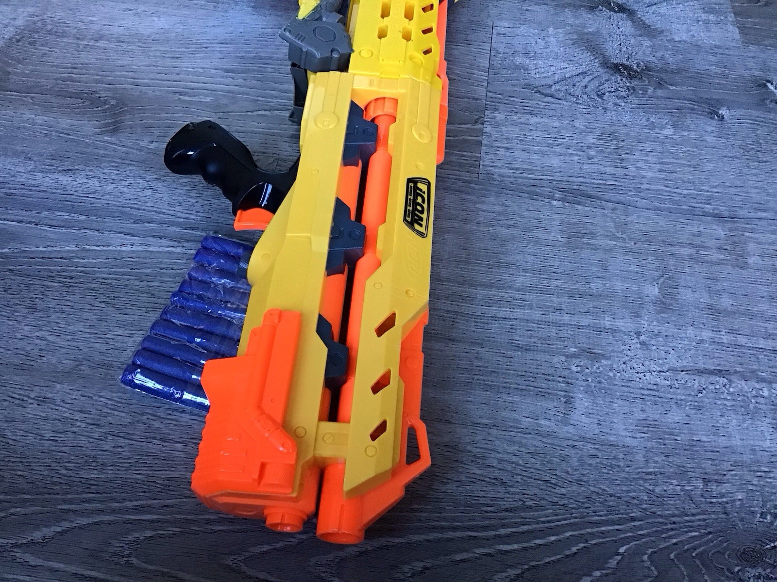 Nerf N-Strike Icon Series Deploy CS-6 Blaster Yellow with Drum & Stand