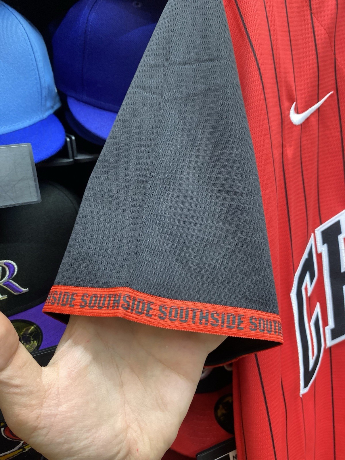 Chicago White Sox Red/Black city connect stitched jersey (Sz L)
