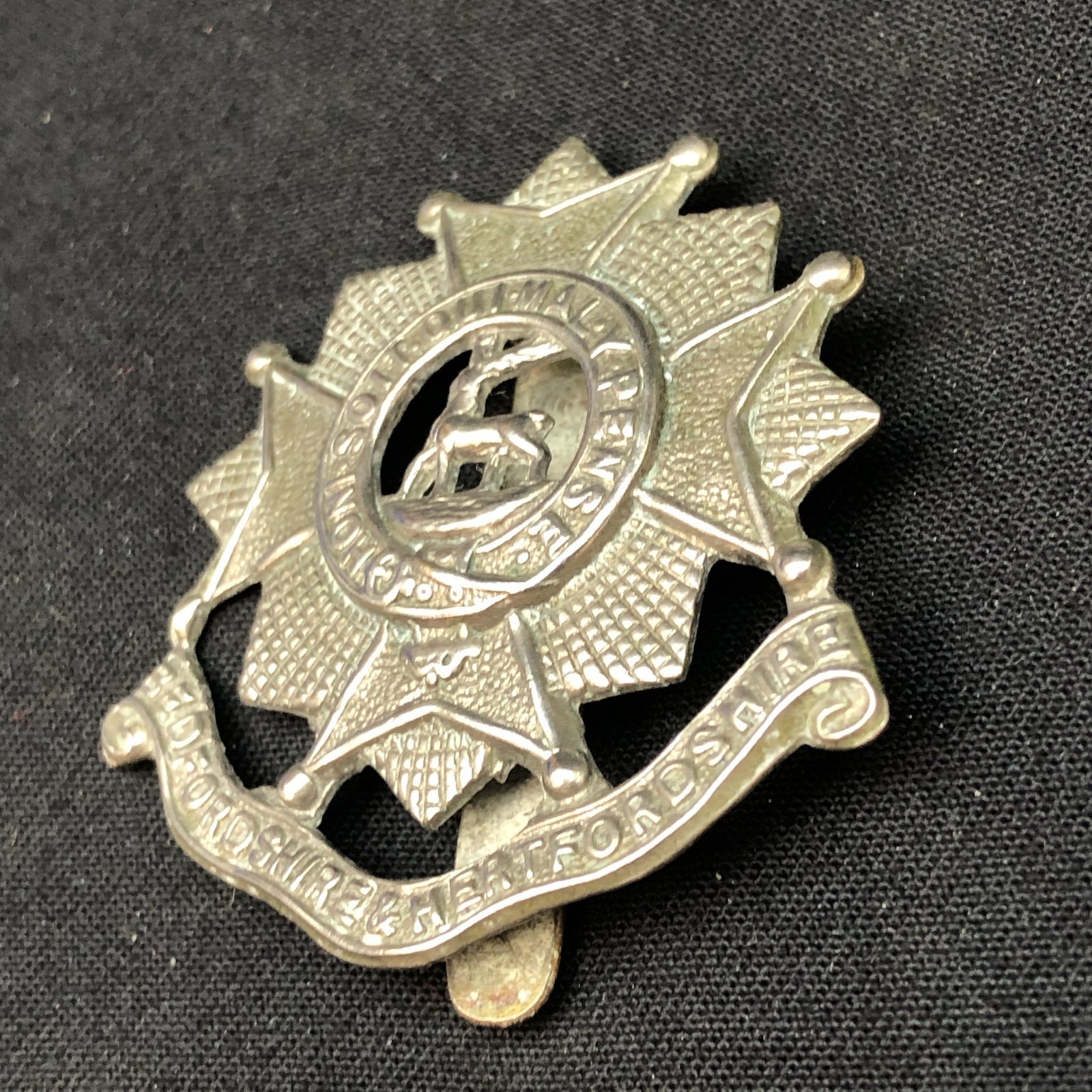 Bedfordshire and Hertfordshire Regiment - Original WW2 British Army Cap Badge