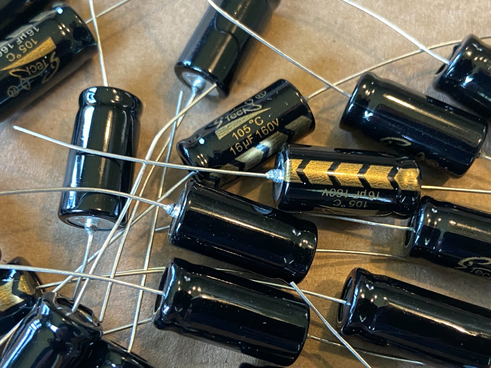 25pc Electrolytic Capacitor Axial 2000hr +105℃ RoHS 16uF 160V φ10x20mm Supertech