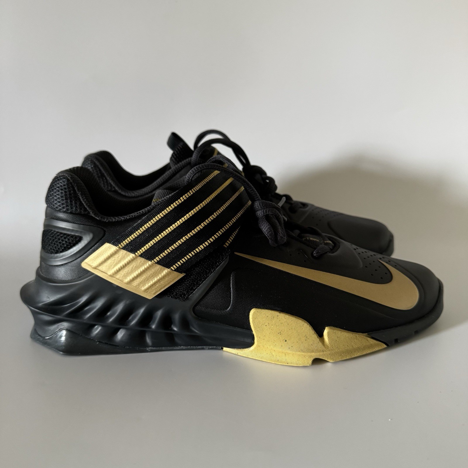 Nike Men’s Size 9 Savaleos Weightlifting Shoes ‘Black Metallic Gold’ CV5708-001