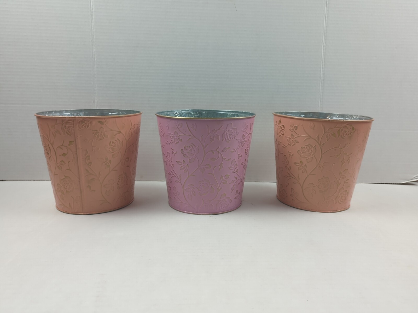 Burton Burton Metal Flower Arrangement Dish Bucket Flower Vase Centerpiece Pink
