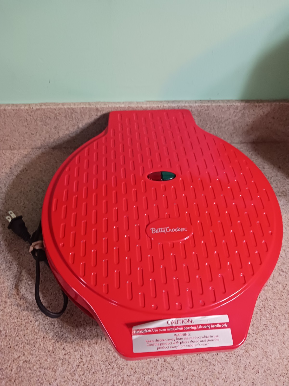 Betty Crocker Pizza Maker Machine BC-2958CR Red 1440 Watts 2.3 Metal Plastic