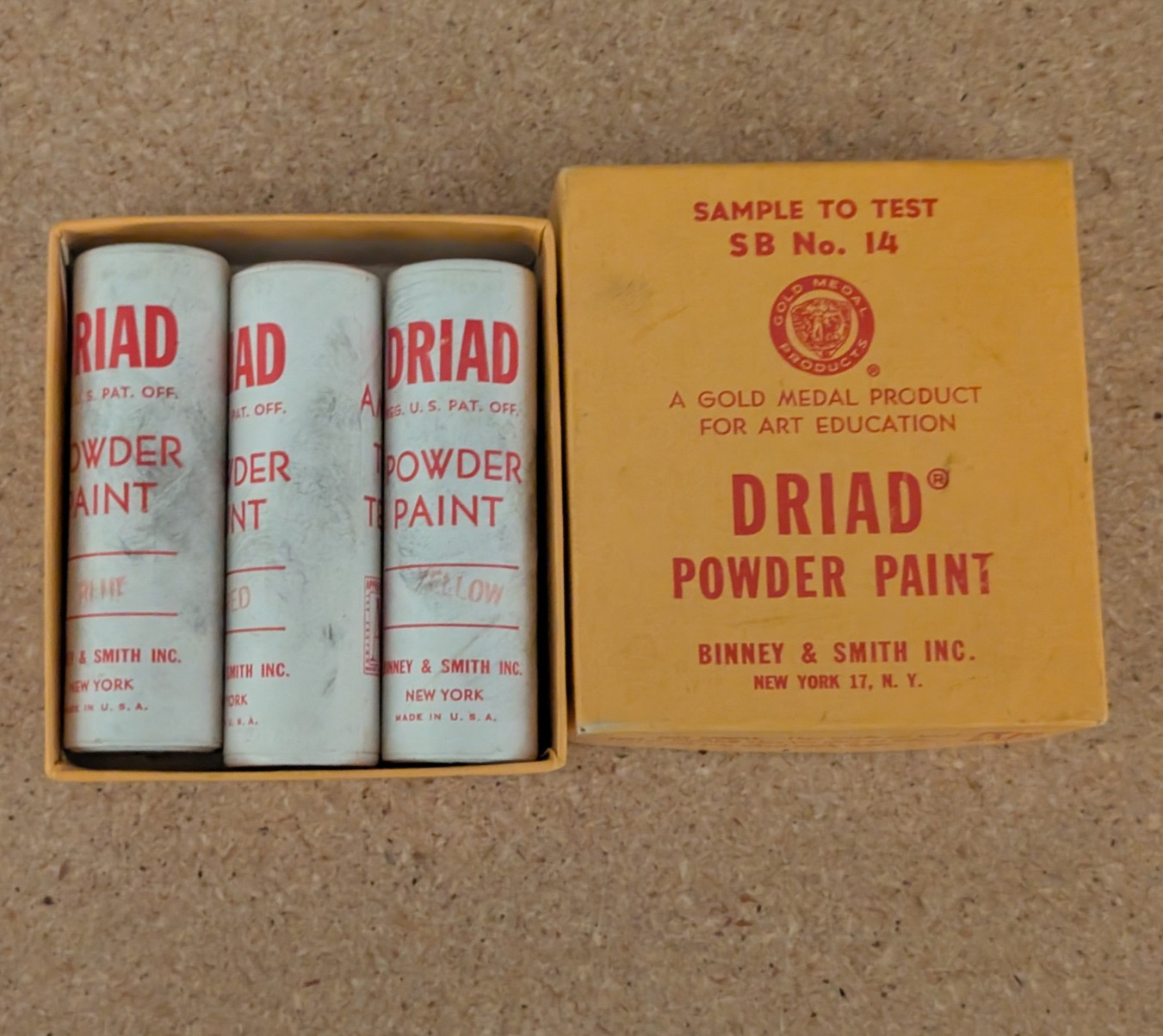 Vtg Driad Powder Paint No 14 Test Sample w Box Gold Medal Used Red Blue YLW USED