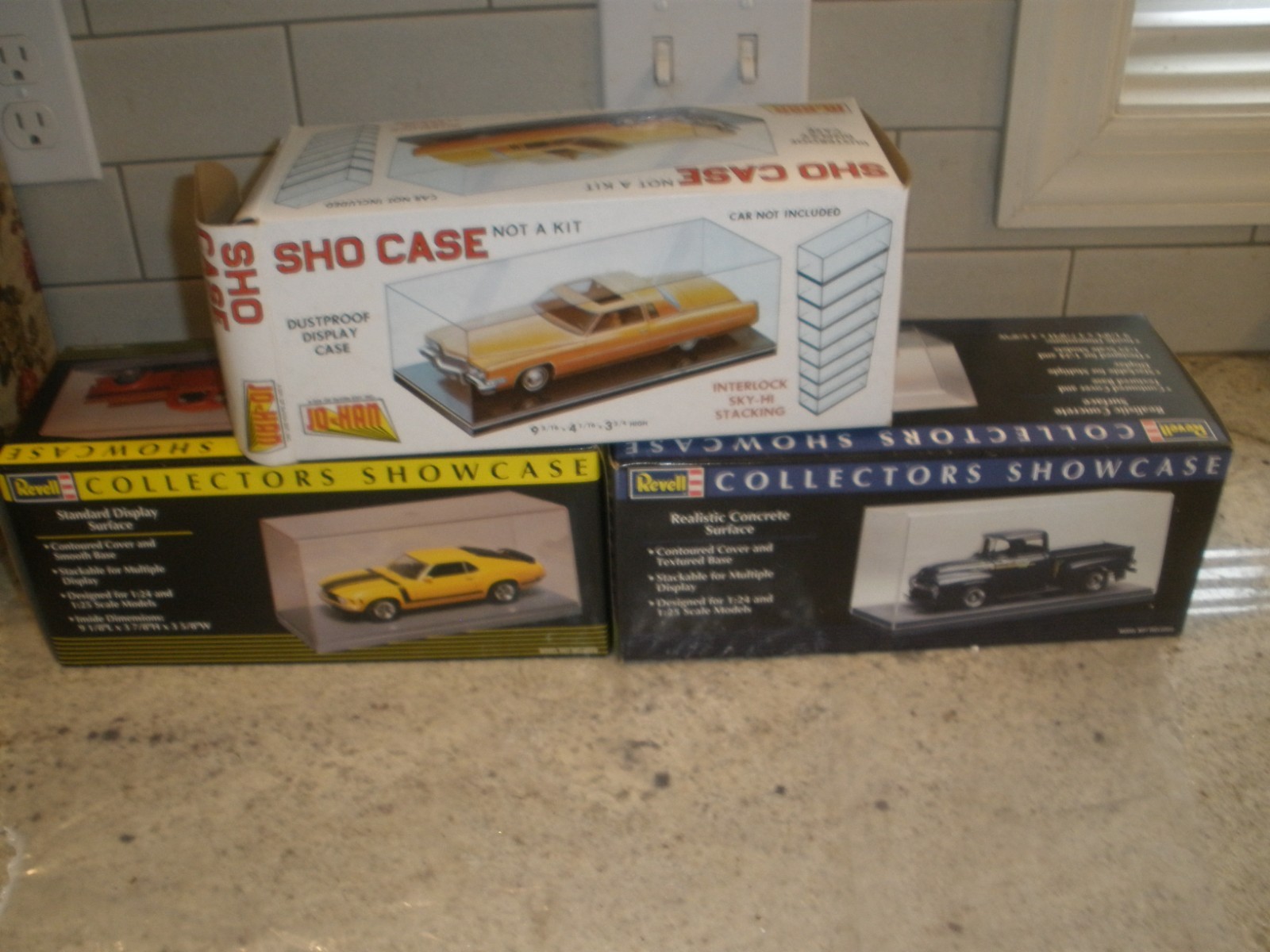 VINTAGE MODEL CAR COLLECTORS SHOWCASE REVELL, JO-HAN