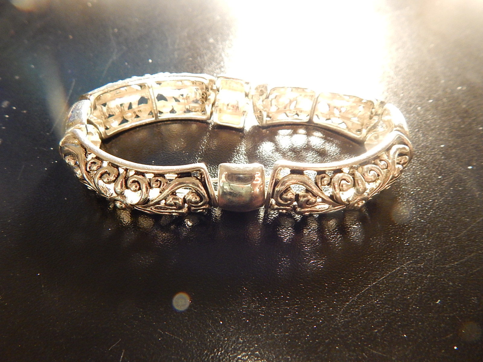 SILVER-TONE BRACELET! VV232XCX