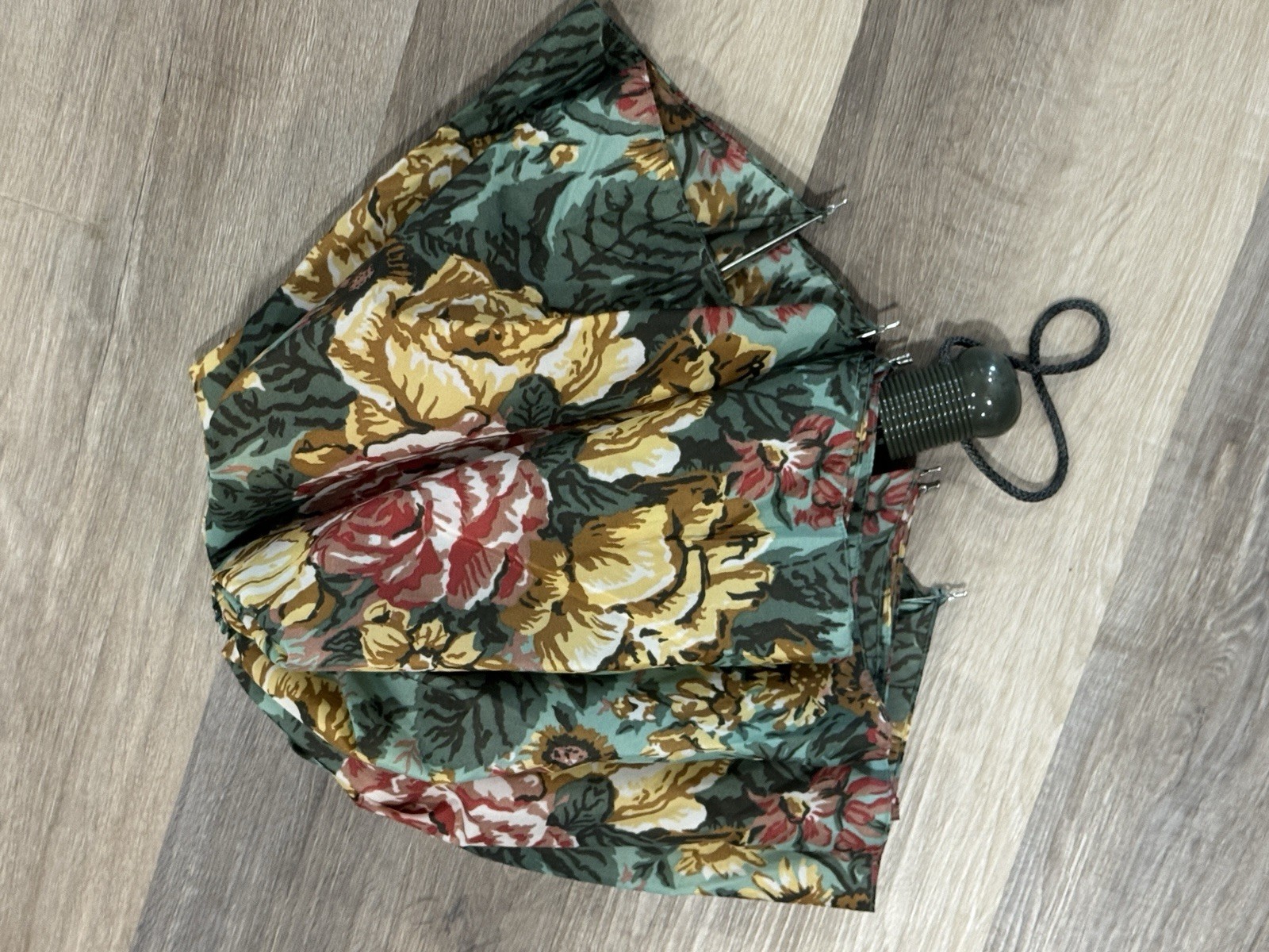 Umbrella Auto Open/Close Windproof Ultimate Compact 33” Canopy FLORAL Green Hand