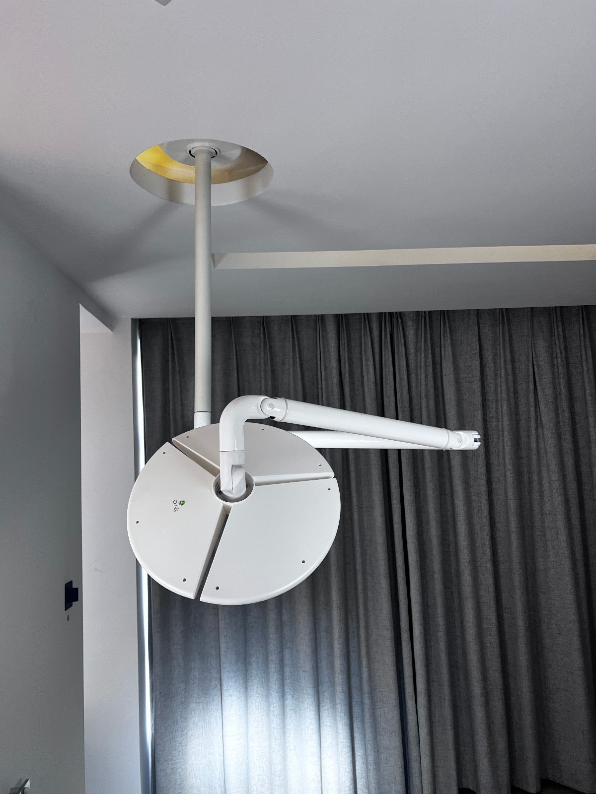 80W Dental 45 Leds Shadowless Surgical Light Ceiling-Mounted Veterinary Light