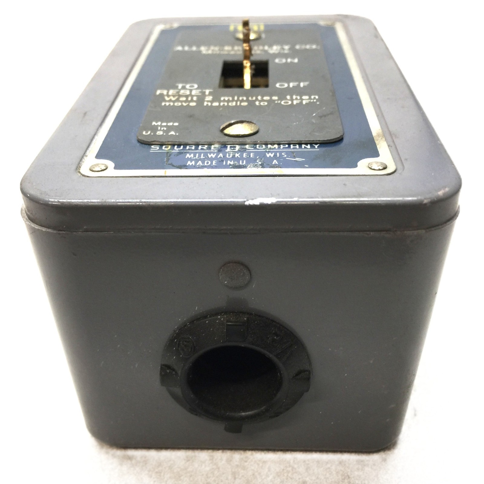 SquareD/AB 115-230V 2-Pole Starter Enclosure 2510AG2 (Missing Switch) USED