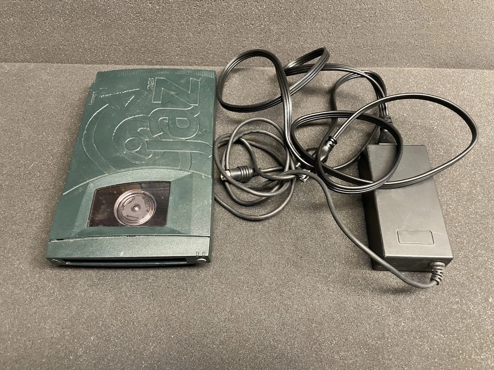 Iomega Jaz portable Ultra SCSI drive V2000S with OEM Power Adapter/Power Cable