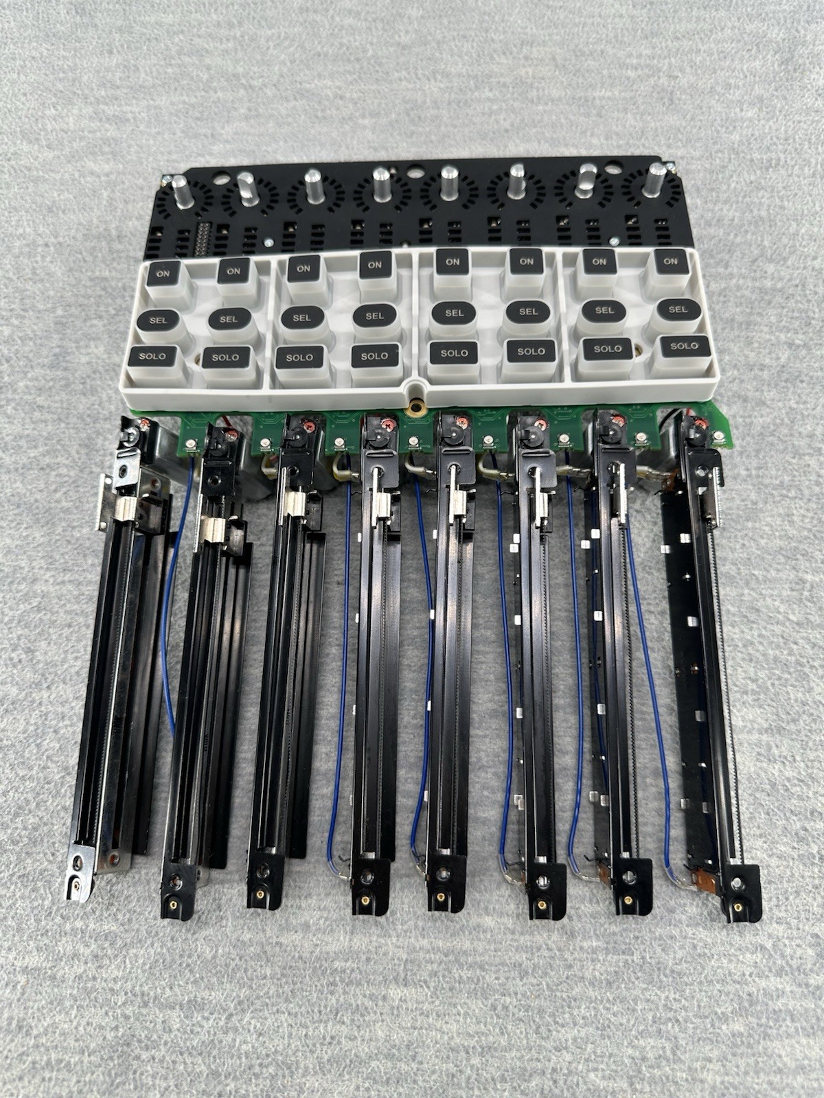 SOUNDCRAFT A522.010723 - 8 Channel Fader Circuit Board W/ 8 Motor Fader