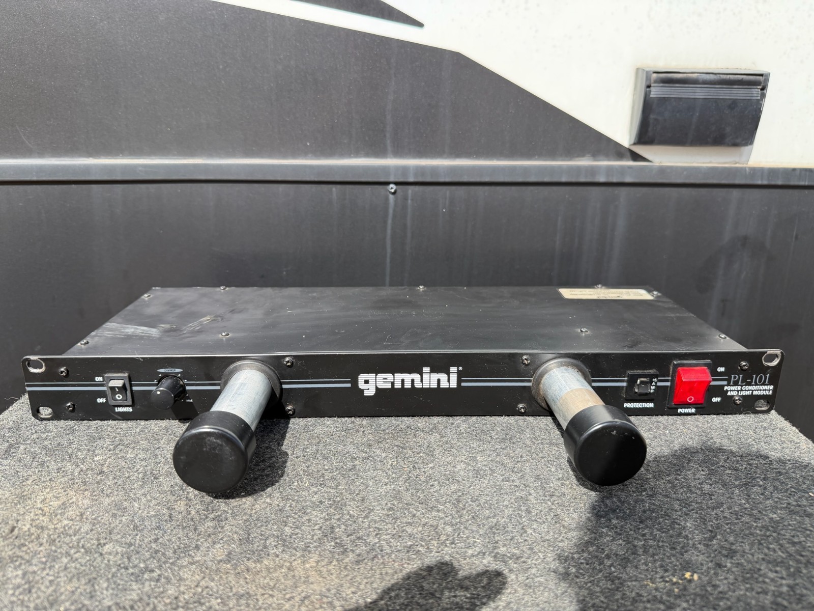 Gemini PL-101 - Corded Power Conditioner And Light Tube Module.