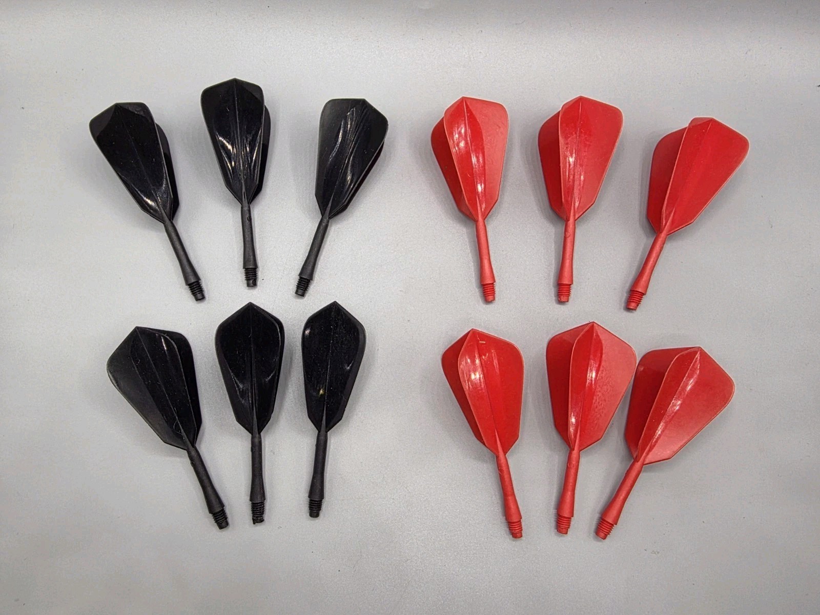 LOT OF 12 - 2BA Dart Flights – 6 RED/6 BLACK