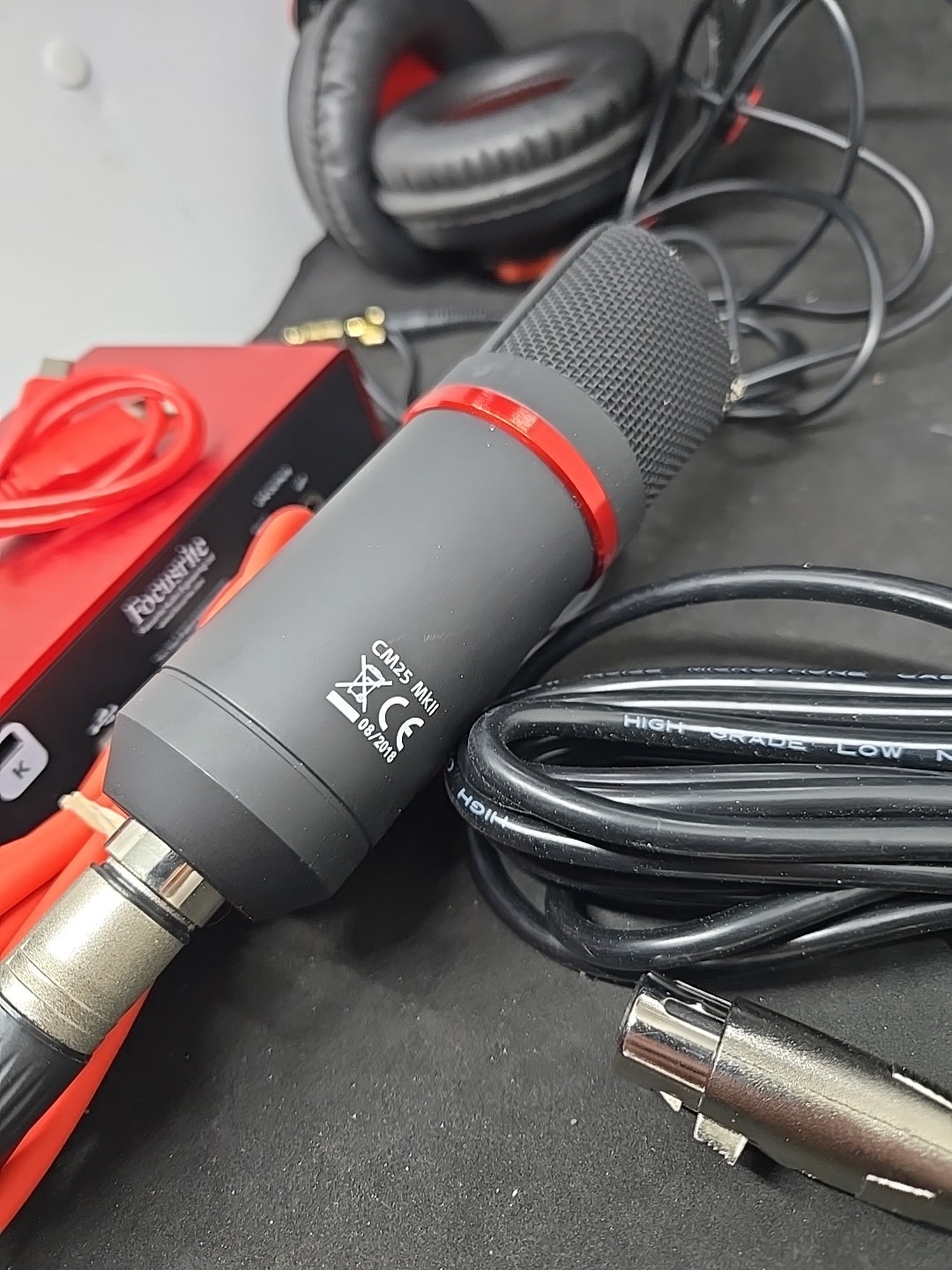 Focusrite Scarlett 2i2 Studio 2nd Gen USB Audio Interface w Microphone