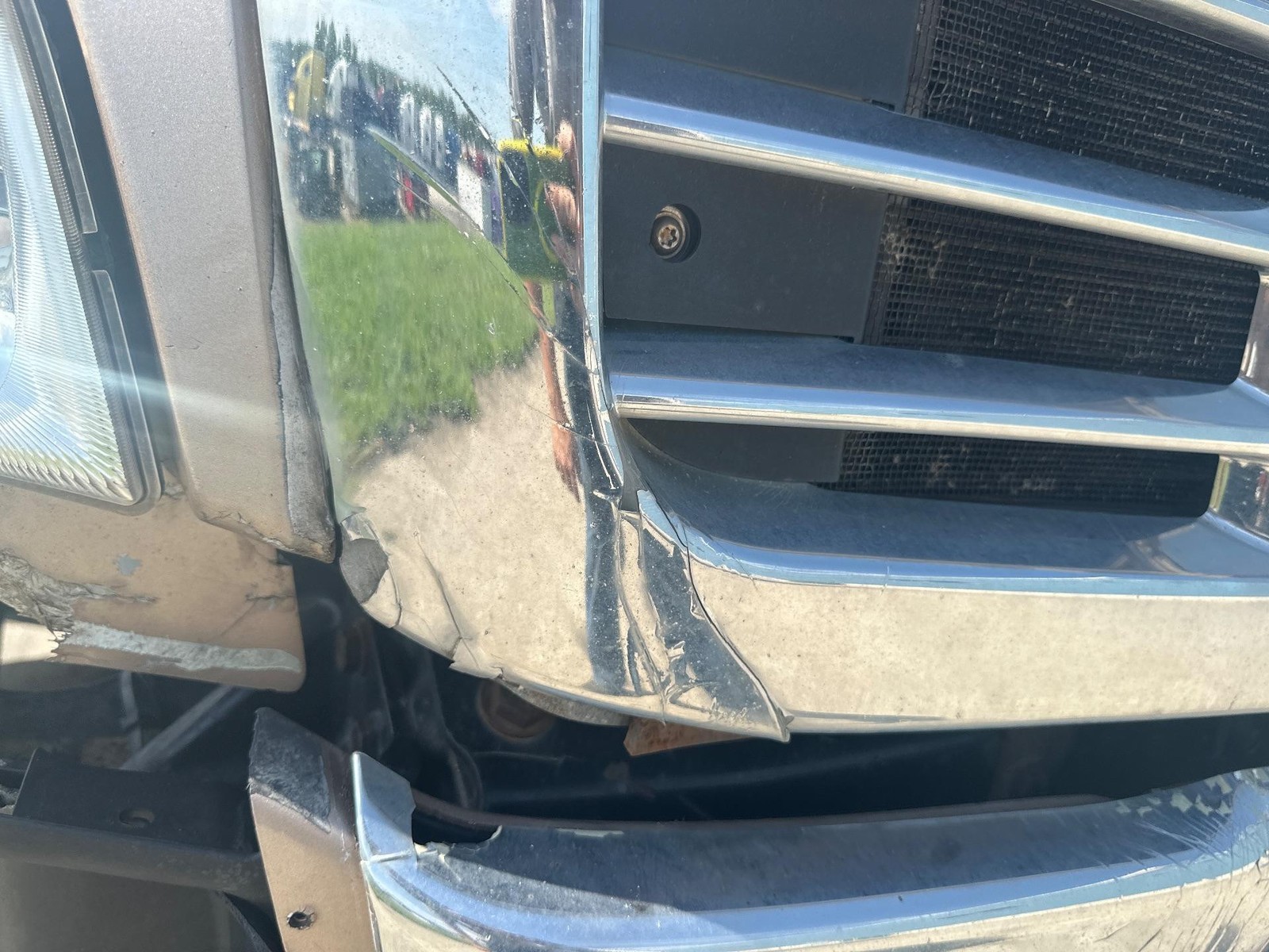 2008-2019 Freightliner CASCADIA Grille - Used