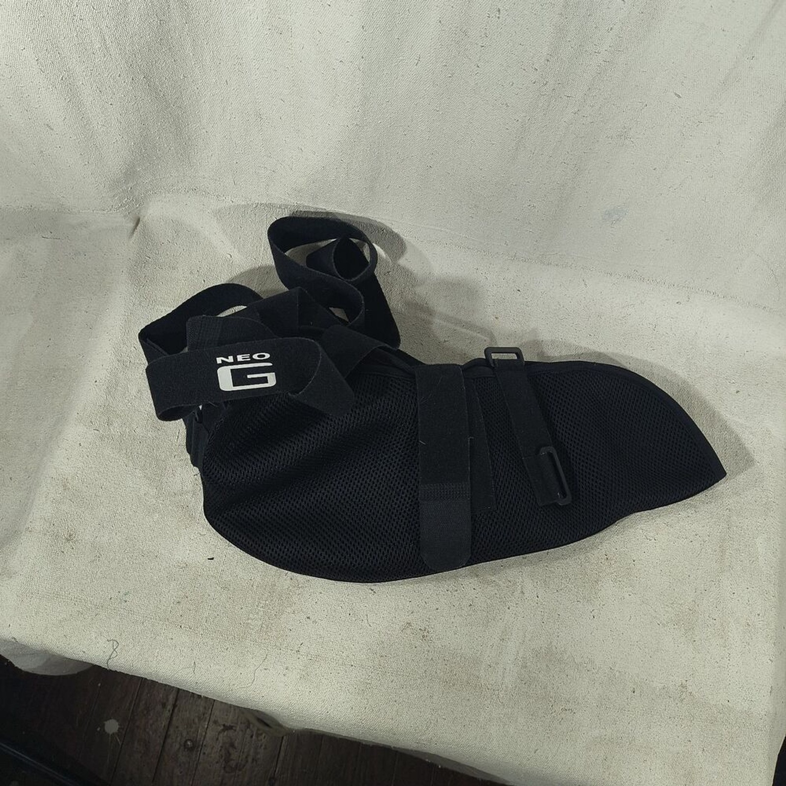 NEOG Immobilizer Black Breathable Material Arm Sling