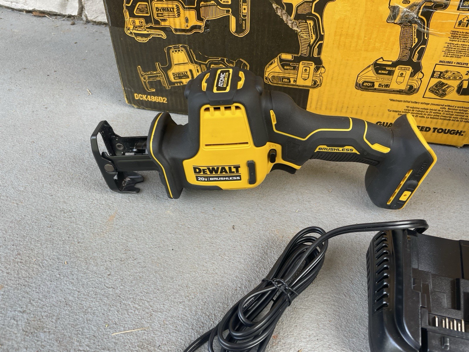 DEWALT ATOMIC Compact 20V MAX Brushless 4-Tool Kit DCK486D2 2 Batteries Bag